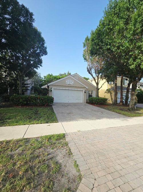 152 Canterbury Pl, Royal Palm Beach, FL, 33414-4352 | Card Image