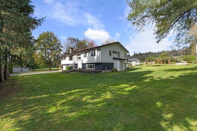 24991 100 Ave, House other with 5 bedrooms, 2 bathrooms and 20 parking in Maple Ridge BC | Image 2