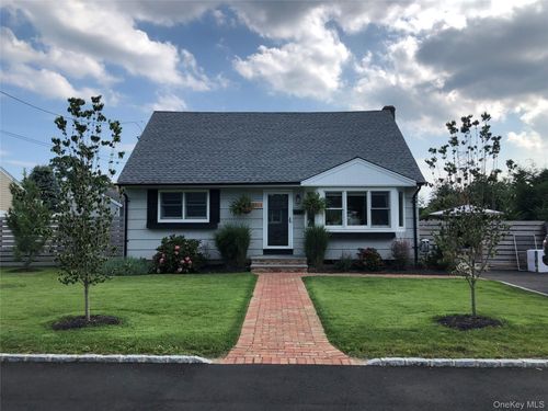 338 Carnation Rd, West Islip, NY, 11795-2802 | Card Image