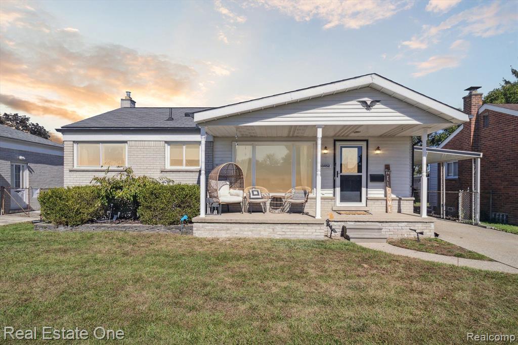 Kathryn St, Garden City, MI 48135