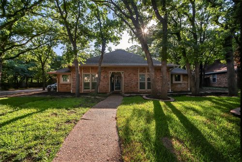 4608 Riverforest Dr, Arlington, TX, 76017-1643 | Card Image