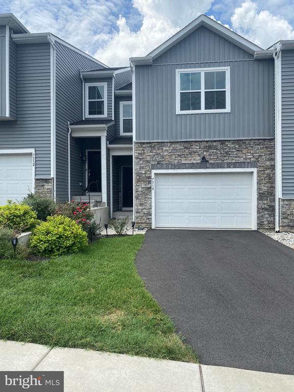 Clayton Ave, Coopersburg, PA 18036