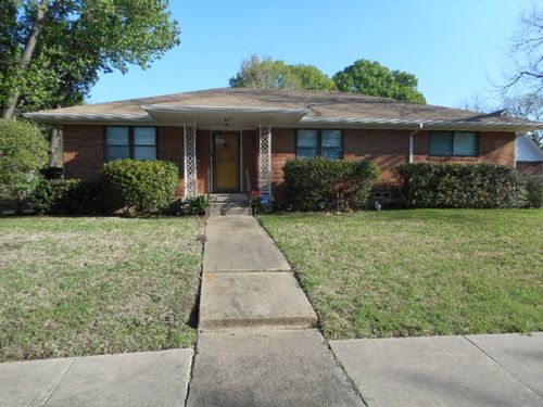 921 Poinsettia Dr, Lancaster, TX, 75146-2225 | Card Image