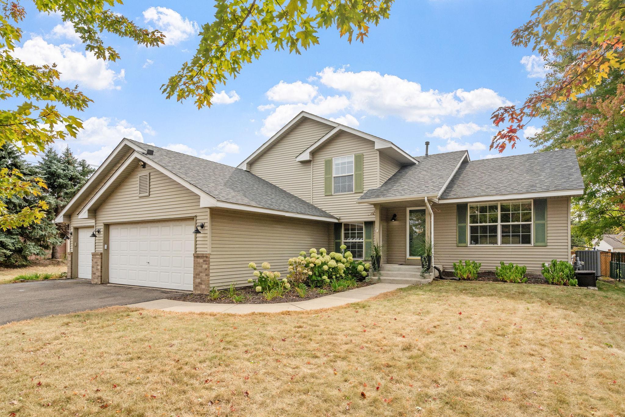 Forest Glen Dr, Burnsville, MN 55337