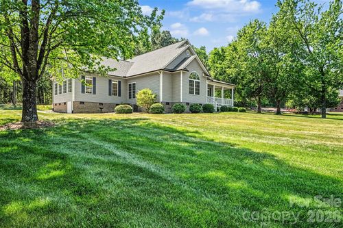 6301 Hawk Nest Dr, Concord, NC, 28027-7690 | Card Image