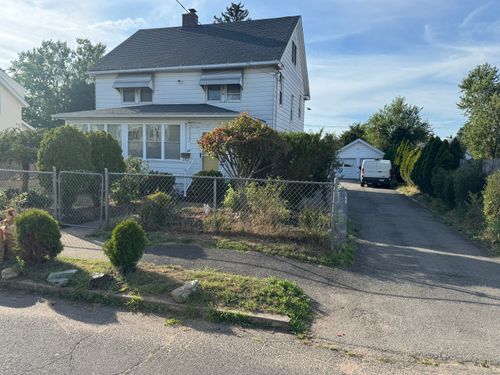 43 Clifton St, West Haven, CT, 06516-2806 | Card Image