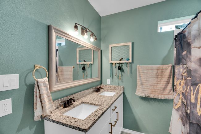 Full bath featuring double vanity | Image 19
