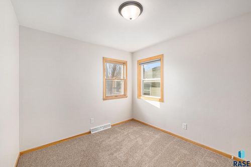 321 N Olive Ave Avenue, Madison, SD, 57042 | Card Image