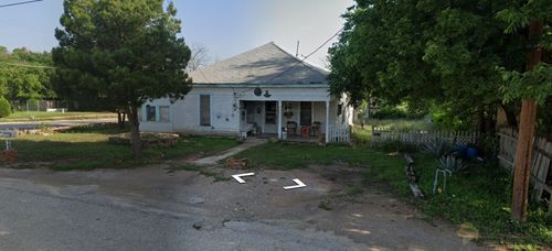 706 W 2nd St, Brady, TX, 76825-4702 | Card Image