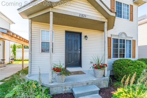 21824 15 Mile Rd, Clinton Twp, MI, 48035-2801 | Card Image