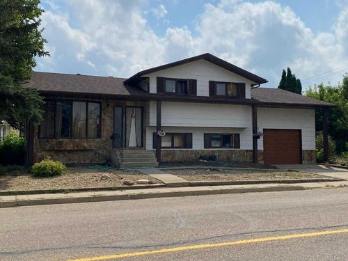 5138 48 St, Lacombe, AB, T4L1J3 | Card Image