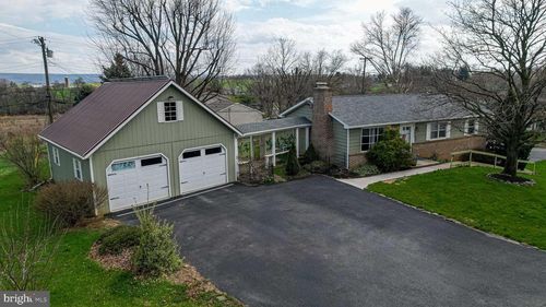 824 Fox Meadow Rd, CHAMBERSBURG, PA, 17202-8485 | Card Image