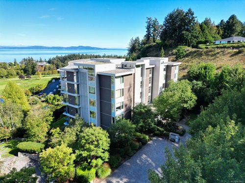 302-738 Sayward Hill Terr, Victoria, BC, V8Y3K1 | Card Image