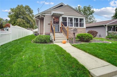 Welcome Home to 841 E Broadway in the heart of Cuyahoga Falls! | Image 1