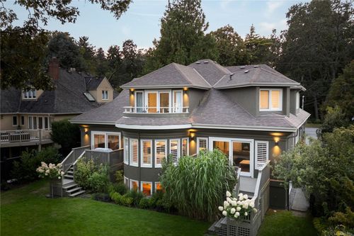 683 Mountjoy Ave, Oak Bay, BC, V8S4K8 | Card Image
