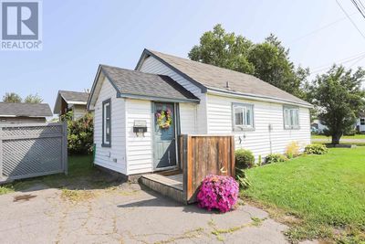 523 Brunswick Ave, Home with 2 bedrooms, 1 bathrooms and null parking in Sault Ste. Marie ON | Image 1