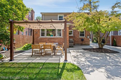 1630 W 12 Mile Rd, Royal Oak, MI, 48073-3984 | Card Image