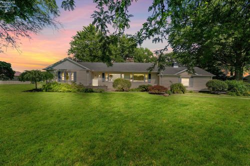 162 Oak Ridge Dr, Oak Harbor, OH, 43449-1518 | Card Image