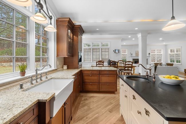 29 Philip St, House other with 6 bedrooms, 7 bathrooms and 6 parking in Medfield MA | Image 8