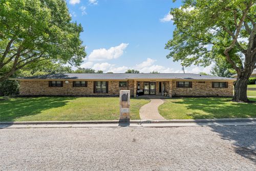 2402 White St, Clifton, TX, 76634-1147 | Card Image