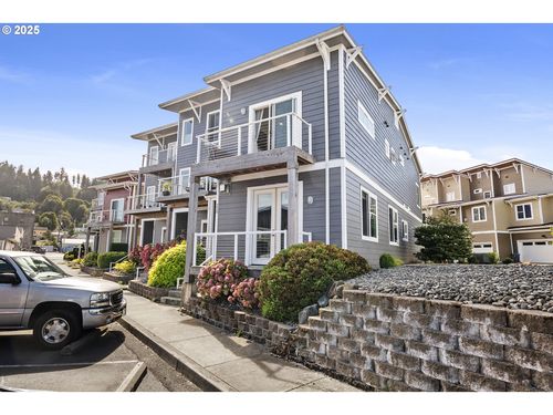 230 Maritime Ln, Astoria, OR, 97103-1018 | Card Image