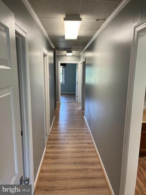 823 S King St, Leesburg, VA, 20175-3915 | Card Image