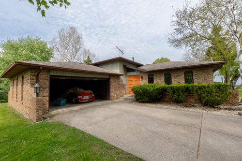 1752 Greenview St, Valparaiso, IN, 46383-6359 | Card Image