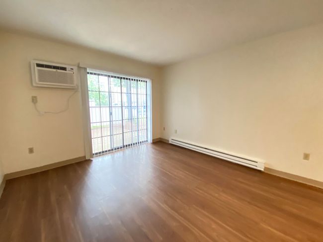 APT-13 - 11 Railroad Ave, Condo with 2 bedrooms, 1 bathrooms and null parking in Derry NH | Image 12