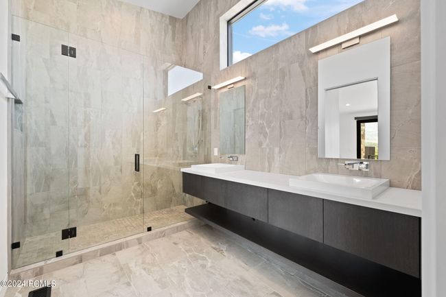 Ensuite bathroom second bedroom upper level | Image 36
