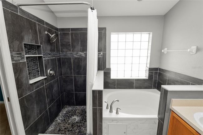16804 Hawkridge Rd, House other with 4 bedrooms, 2 bathrooms and null parking in Lithia FL | Image 28
