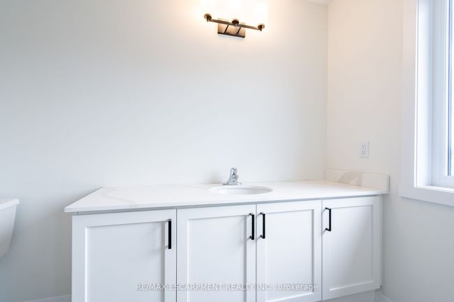 189 Lormont Blvd, House attached with 3 bedrooms, 3 bathrooms and 1 parking in Stoney Creek ON | Image 33