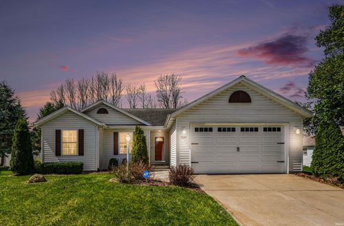 55355 Suncrest Dr, New Carlisle, IN, 46552-8216 | Card Image