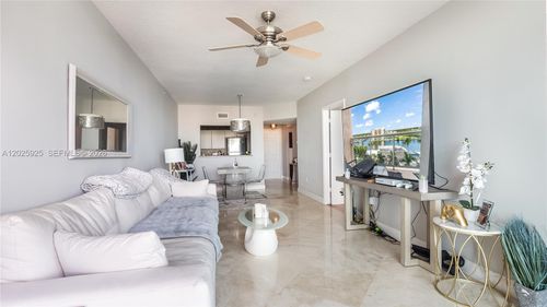716-3020 Ne 32nd Ave, Fort Lauderdale, FL, 33308-7221 | Card Image
