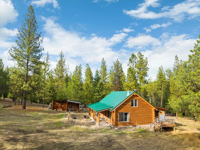 Side of the guest cabin and wood storage | Image 27