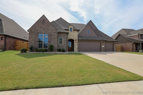 7910 N 149th East Ave, Owasso, OK, 74055-7975 | Card Image