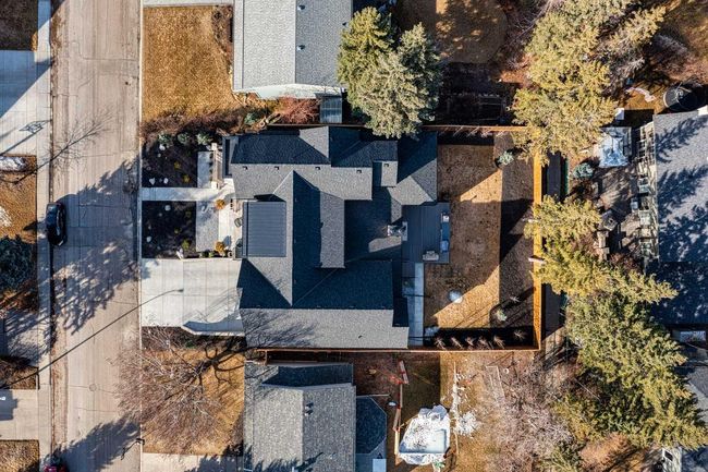 6918 Legare Dr Sw, House other with 4 bedrooms, 7 bathrooms and 3 parking in Calgary AB | Image 46