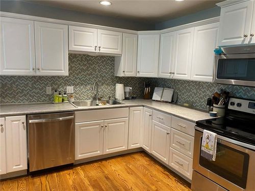 8 Morningside Dr, Paola, KS, 66071-1128 | Card Image
