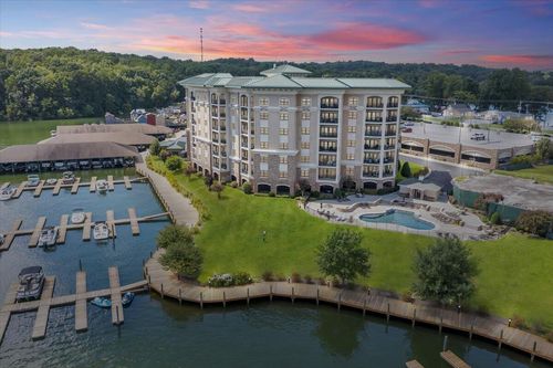 unit-502-100 Bridgewater Pointe Pl, Moneta, VA, 24121-6458 | Card Image