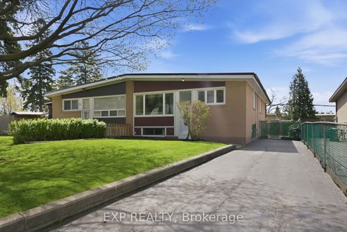 23 Pynford Cres, North York, ON, M3A1W7 | Card Image