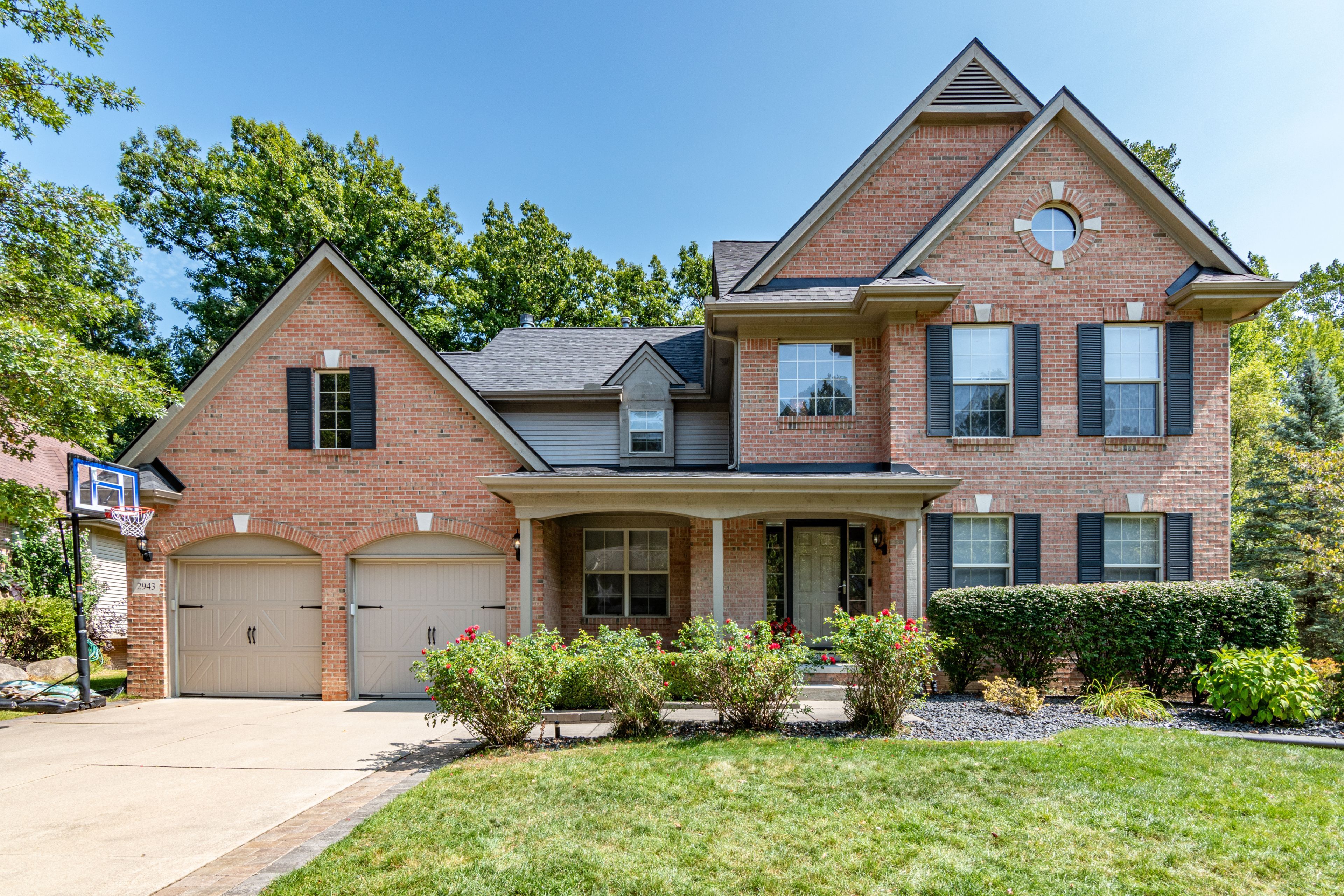 Tall Oak Ln, Canton, MI 48188