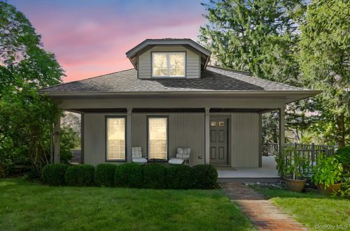 122 Harriman Rd, Mount Kisco, NY, 10549-4718 | Card Image