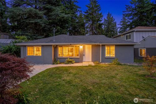 15520 32nd Avenue Ne, Shoreline, WA, 98155 | Card Image