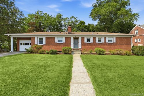 31 Partridge Rd, White Plains, NY, 10605-4425 | Card Image