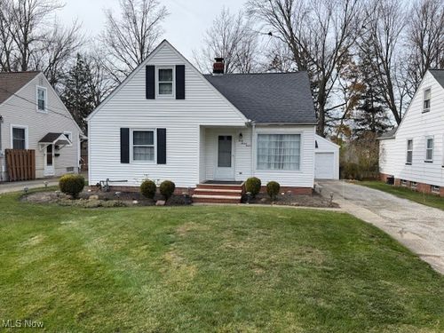 4712 Willoughcroft Rd, Willoughby, OH, 44094-5704 | Card Image