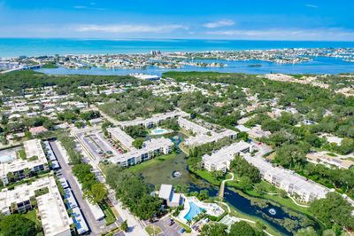 Aerial view of Lakeview of Largo | Image 3