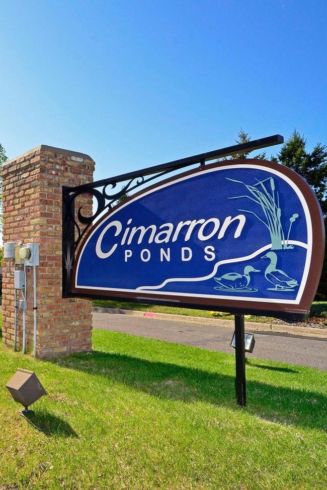 1021 Yuma Ln N, Townhouse with 2 bedrooms, 2 bathrooms and null parking in Plymouth MN | Image 4