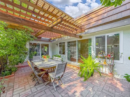 10439 Larwin Ave, Chatsworth, CA, 91311-2059 | Card Image