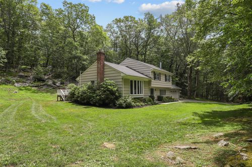 4 Fox Ridge Ct, North Castle, NY, 10504-2215 | Card Image