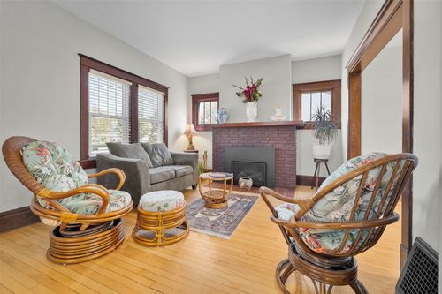 233 Garfield Avenue, Eau Claire, WI, 54701 | Card Image