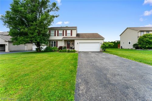 10460 Carrie Dr, New Middletown, OH, 44442-8794 | Card Image